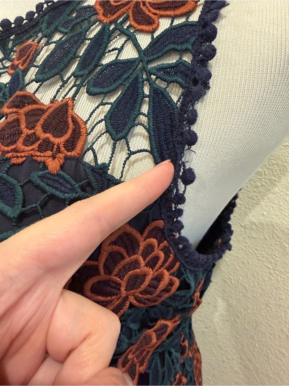 Cupcakes and Cashmere Mandolin Floral Lace Dress 8 Floral Embroidered Lace Party - Picture 12 of 12